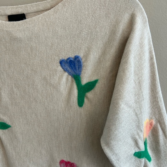 Aaeda light beige felted tulip embroidered batwing sweater size XS - Picture 7 of 15